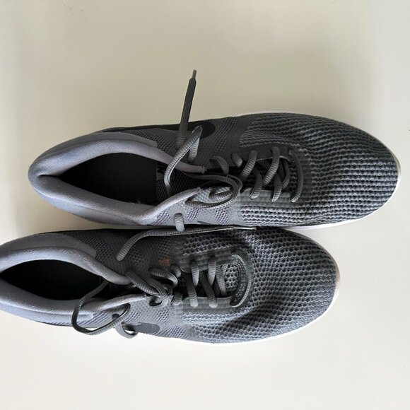Nike Revolution 4 Dark Grey MENS SZ 11.5 - Picture 3 of 6